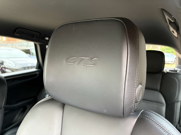 Used Porsche Macan 2016 for sale - 76194670: Photo 32