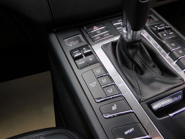 Used Porsche Macan 2016 for sale - 76194670: Photo 38