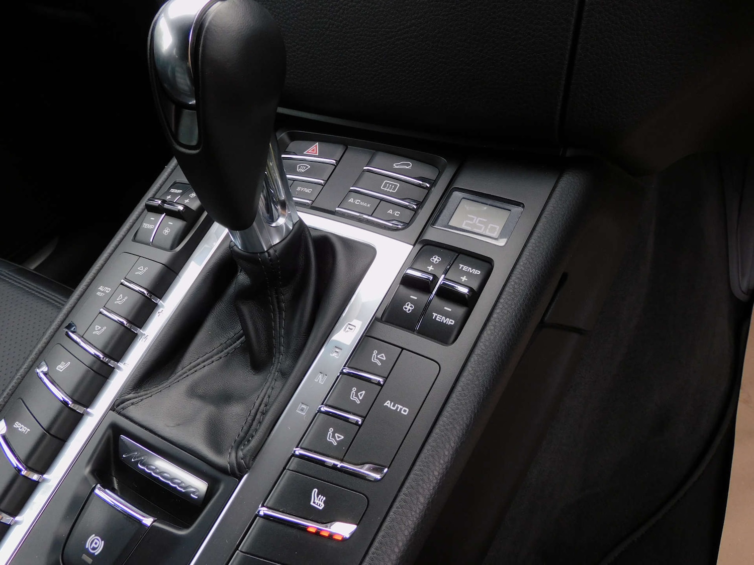 Used Porsche Macan 2016 for sale - 76194670: Photo 42