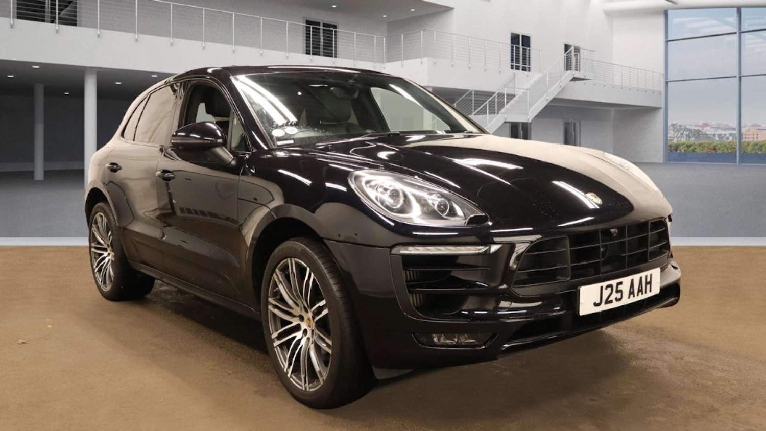 Used Porsche Macan 2015 for sale - 76618110: Photo 1