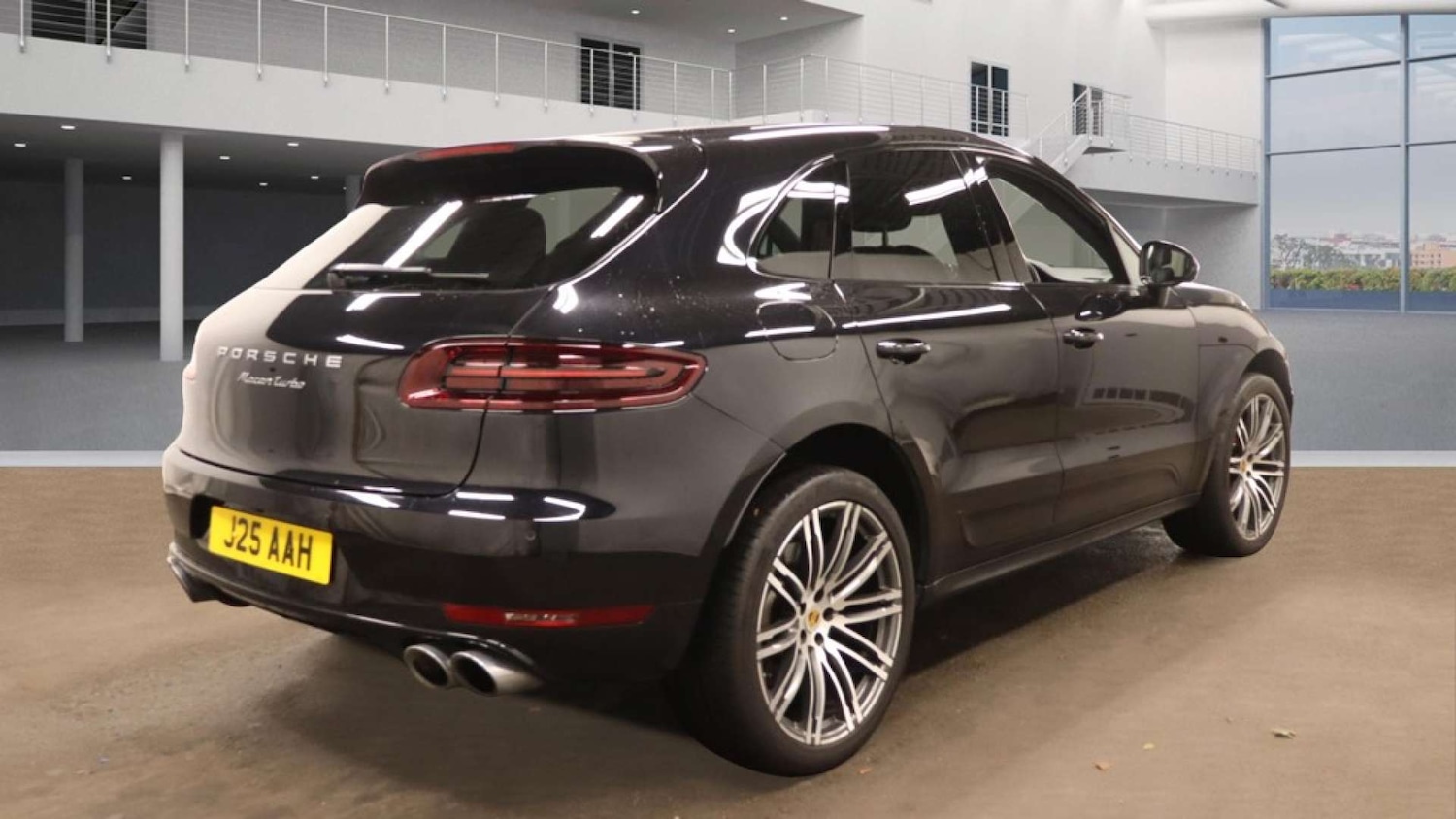 Used Porsche Macan 2015 for sale - 76618110: Photo 3