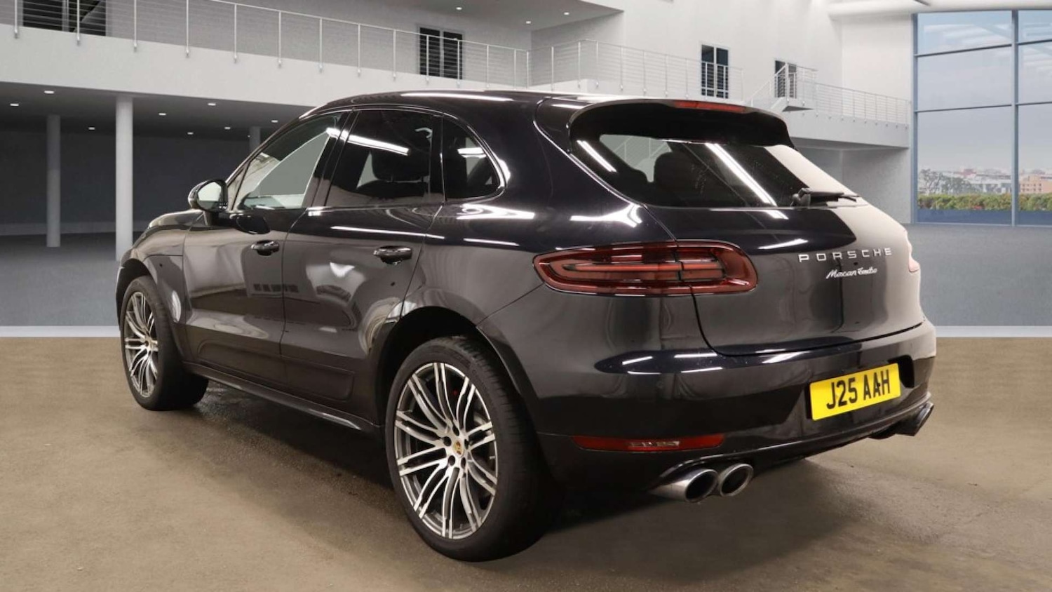 Used Porsche Macan 2015 for sale - 76618110: Photo 4