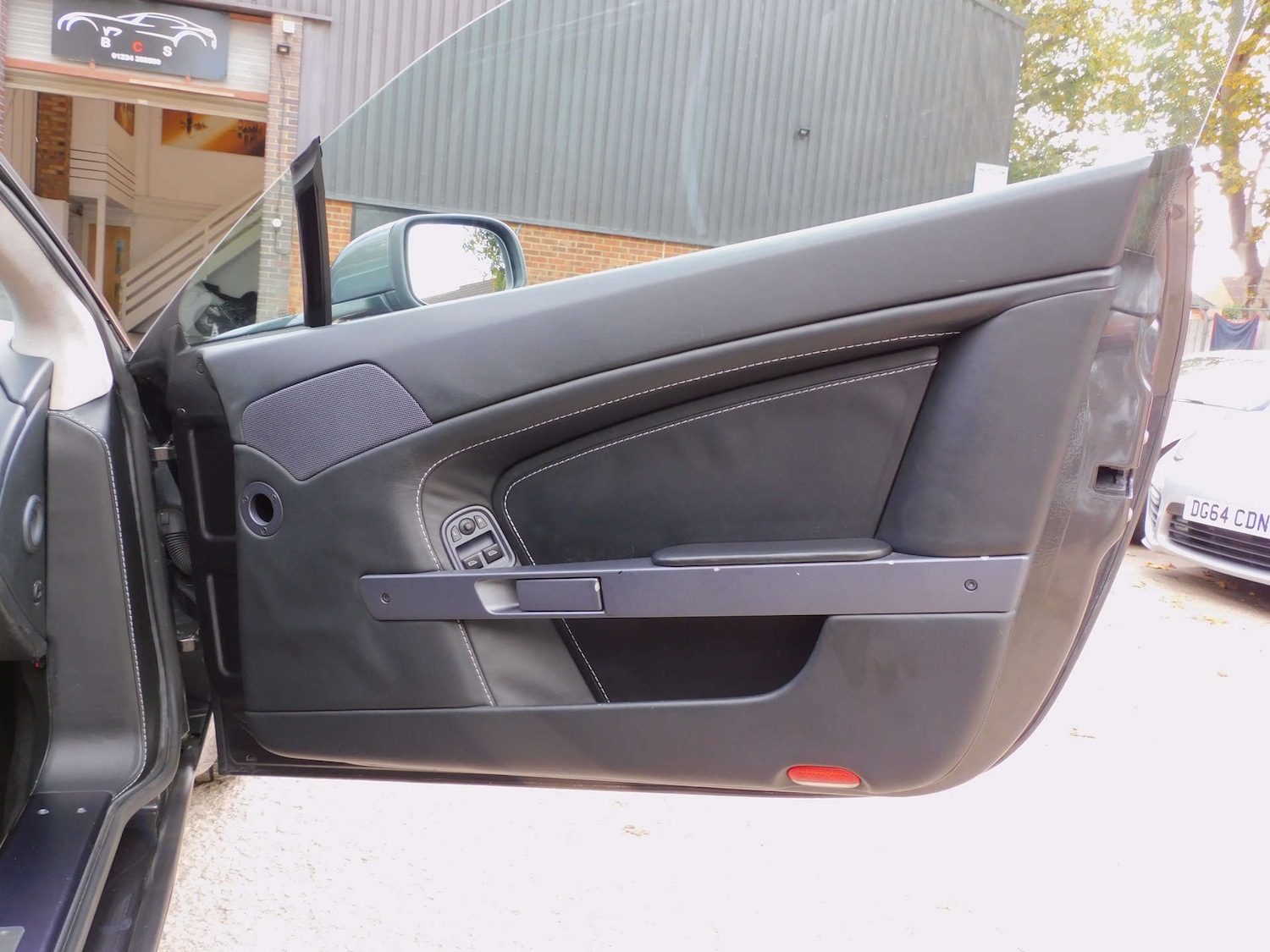 Used Aston Martin Vantage 2006 for sale - 76345019: Photo 25