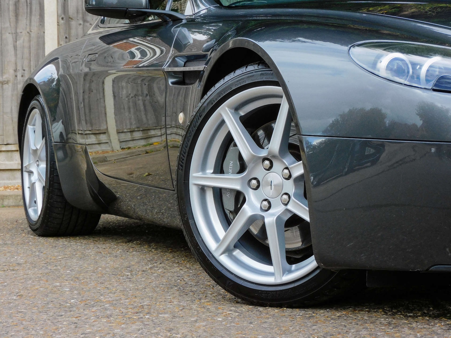 Used Aston Martin Vantage 2006 for sale - 76345019: Photo 3