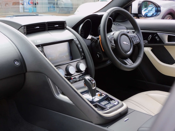Used Jaguar F-Type 2016 for sale - 76220622: Photo 28
