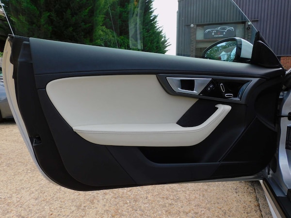 Used Jaguar F-Type 2016 for sale - 76220622: Photo 32