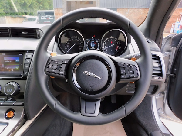 Used Jaguar F-Type 2016 for sale - 76220622: Photo 42