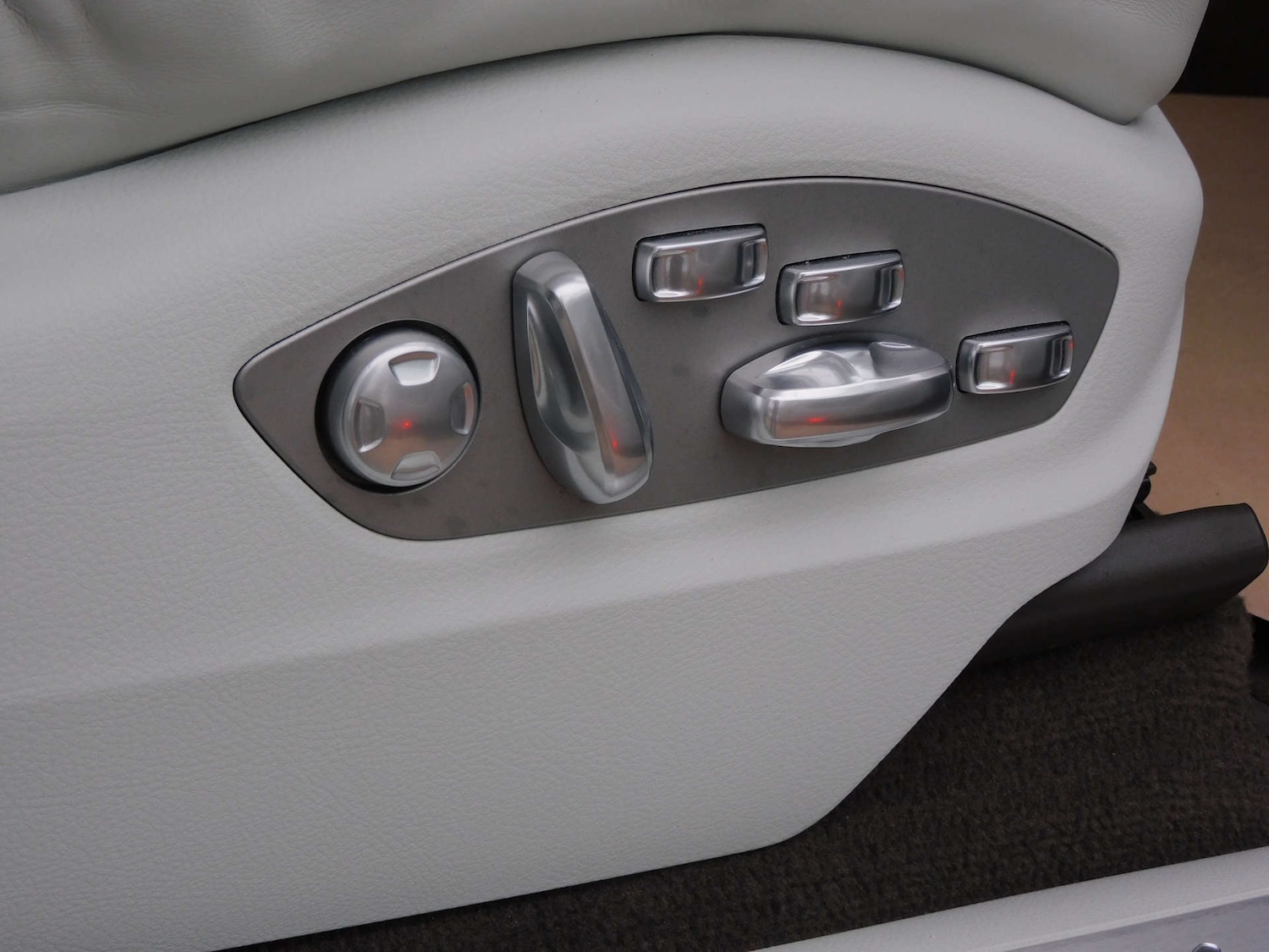 Used Porsche Macan 2015 for sale - 77349812: Photo 24