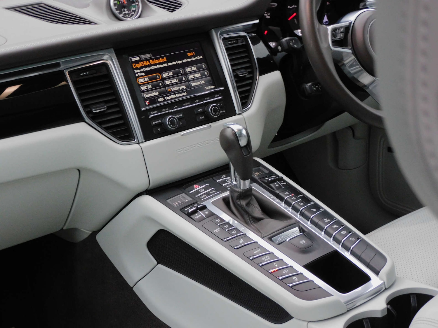 Used Porsche Macan 2015 for sale - 77349812: Photo 33