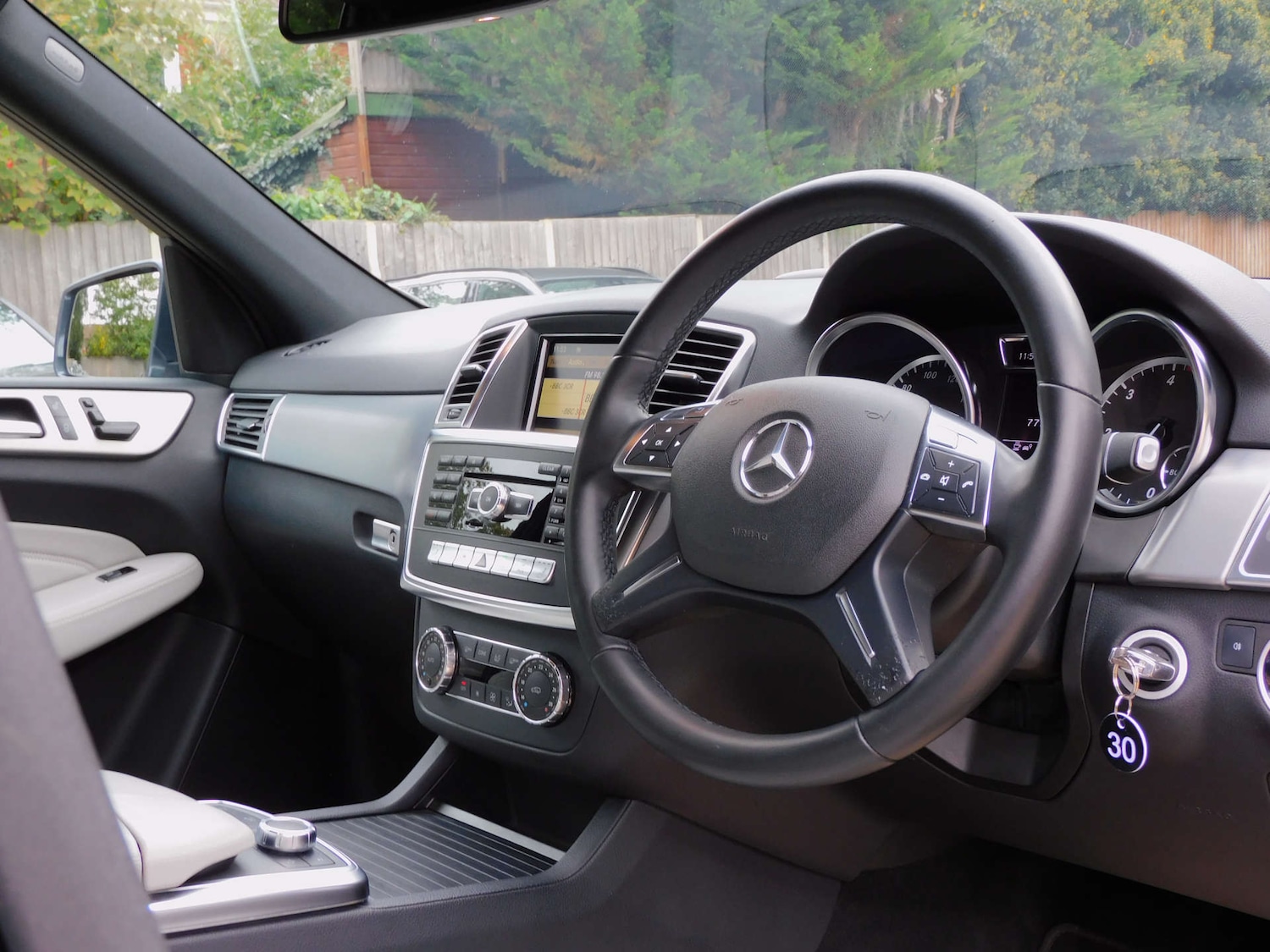 Used Mercedes-Benz M-Class 2012 for sale - 76132437: Photo 4