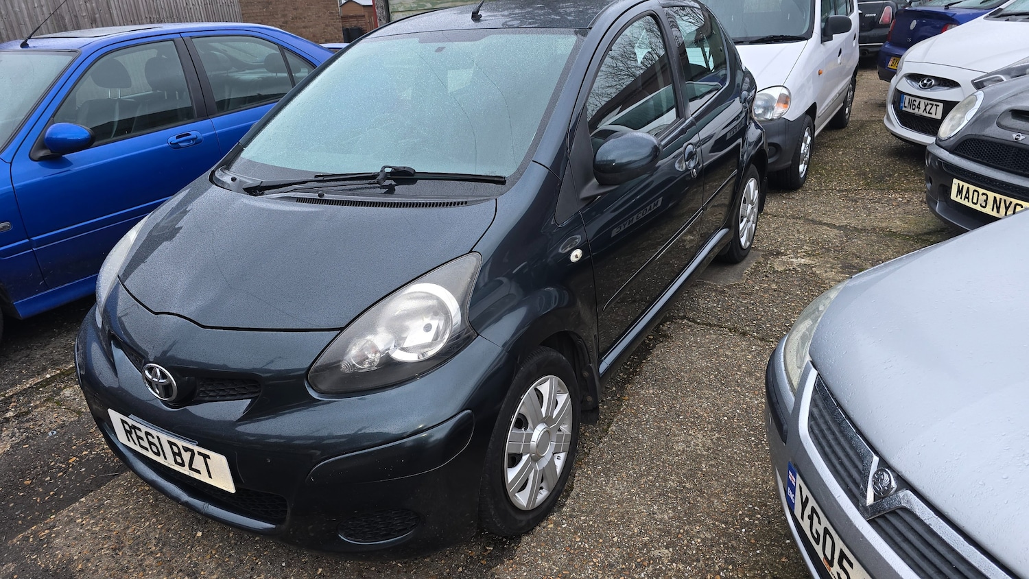 Used Toyota AYGO 2011 for sale - 77685885: Photo 2