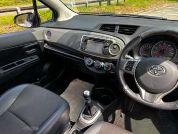 Used Toyota Yaris 2012 for sale - 74935698: Photo