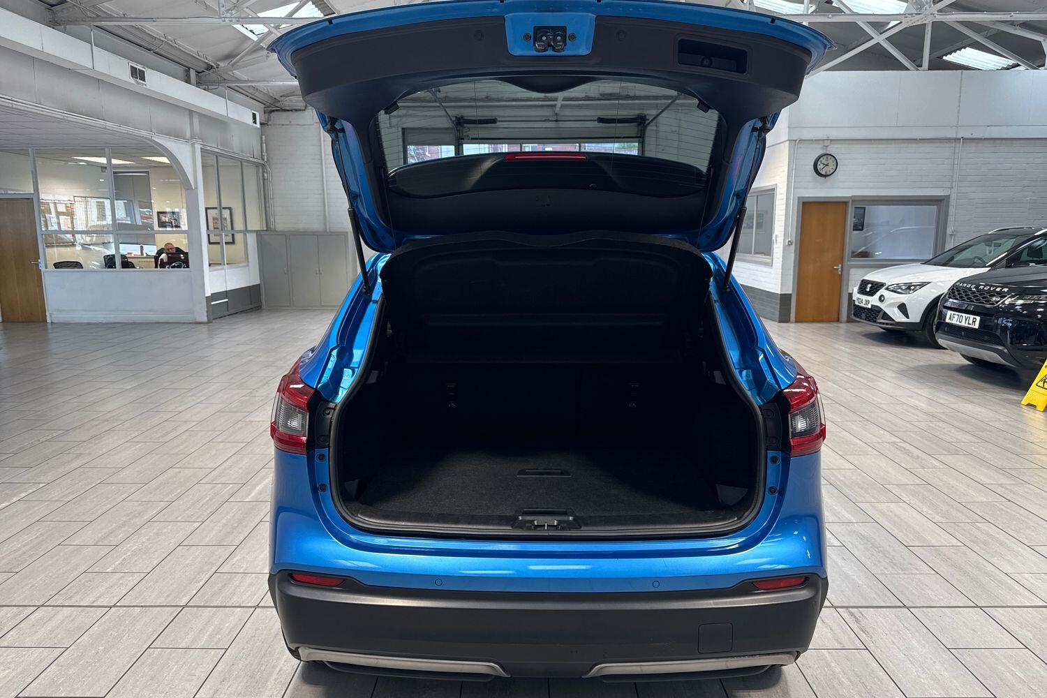 Used Nissan Qashqai 2017 for sale - 76512904: Photo 15