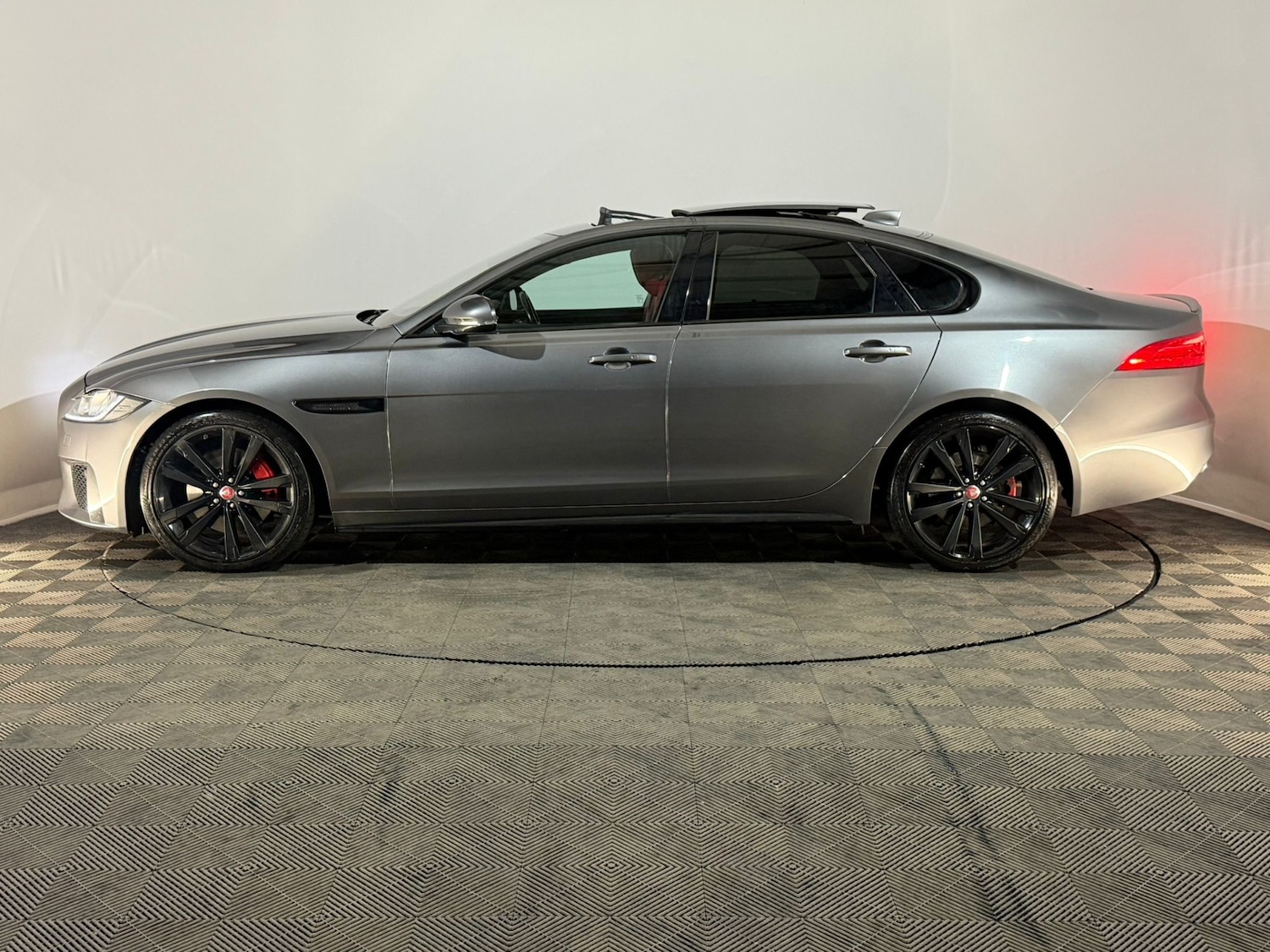Used Jaguar XF 2017 for sale - 77739535: Photo 5