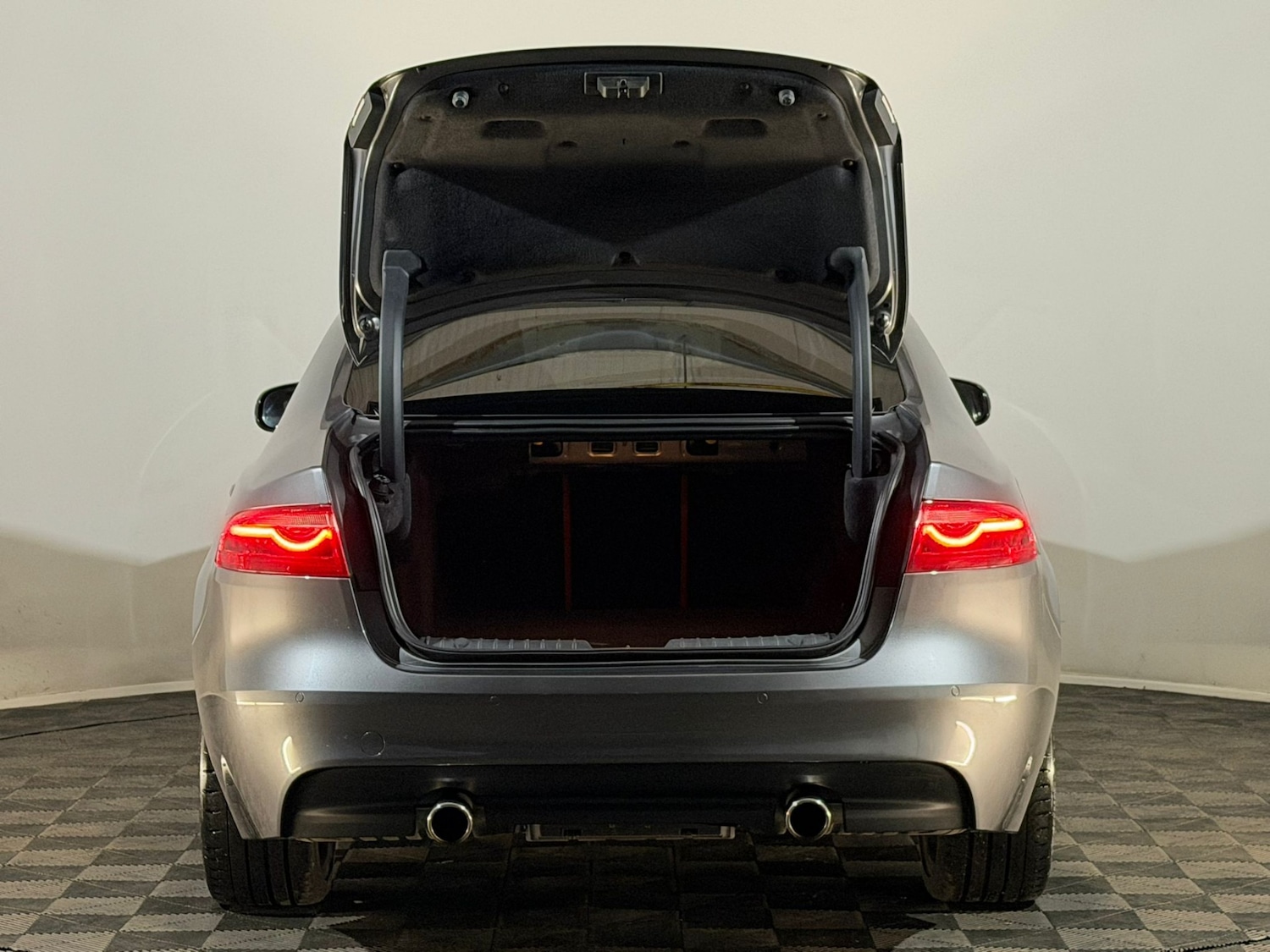 Used Jaguar XF 2017 for sale - 77739535: Photo 8