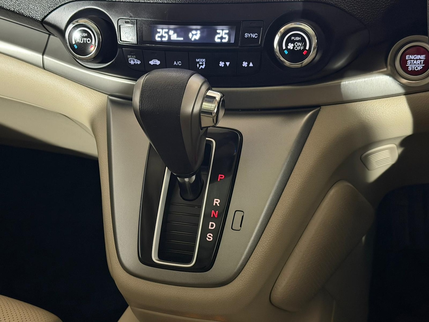 Used Honda CR-V 2015 for sale - 76841852: Photo 15