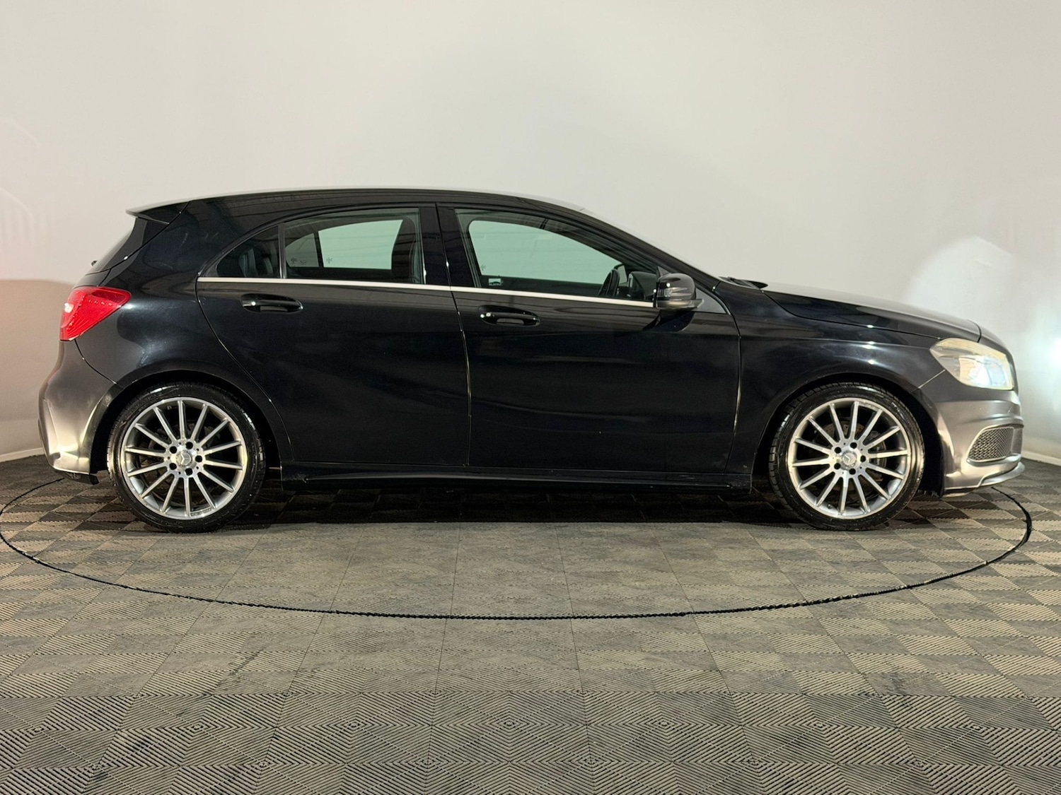 Used Mercedes-Benz A-Class 2014 for sale - 77706588: Photo 4