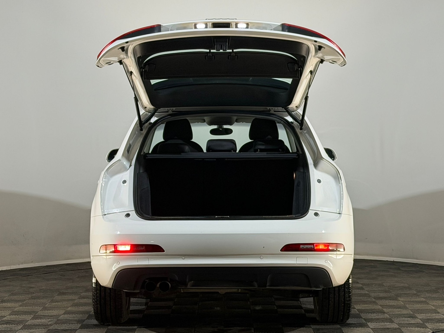 Used Audi Q3 2014 for sale - 76419929: Photo 8