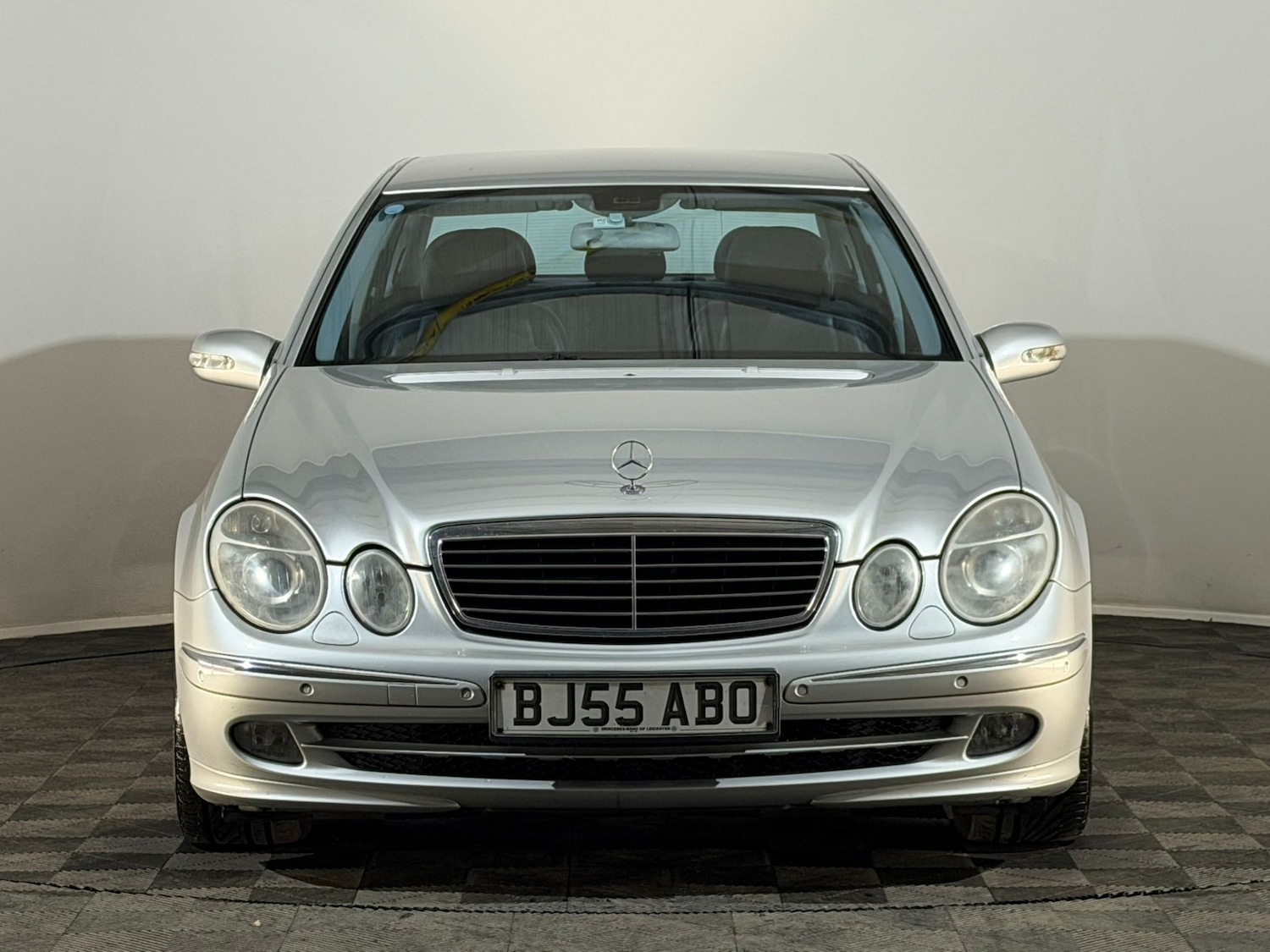 Used Mercedes-Benz E Class 2005 for sale - 77052303: Photo 2