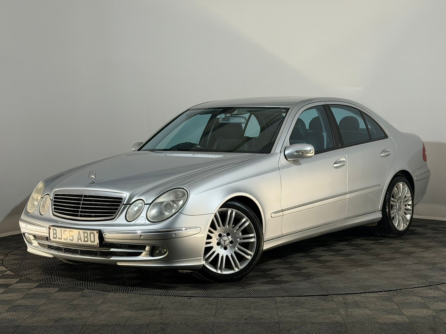 Used Mercedes-Benz E Class 2005 for sale - 77052303: Photo 3
