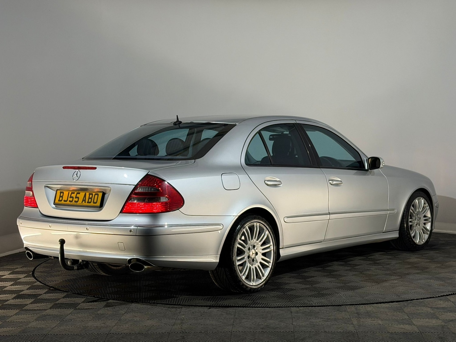 Used Mercedes-Benz E Class 2005 for sale - 77052303: Photo 5