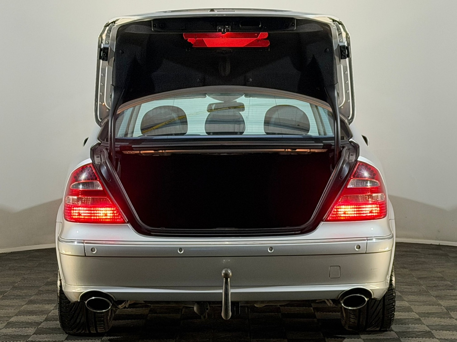 Used Mercedes-Benz E Class 2005 for sale - 77052303: Photo 7