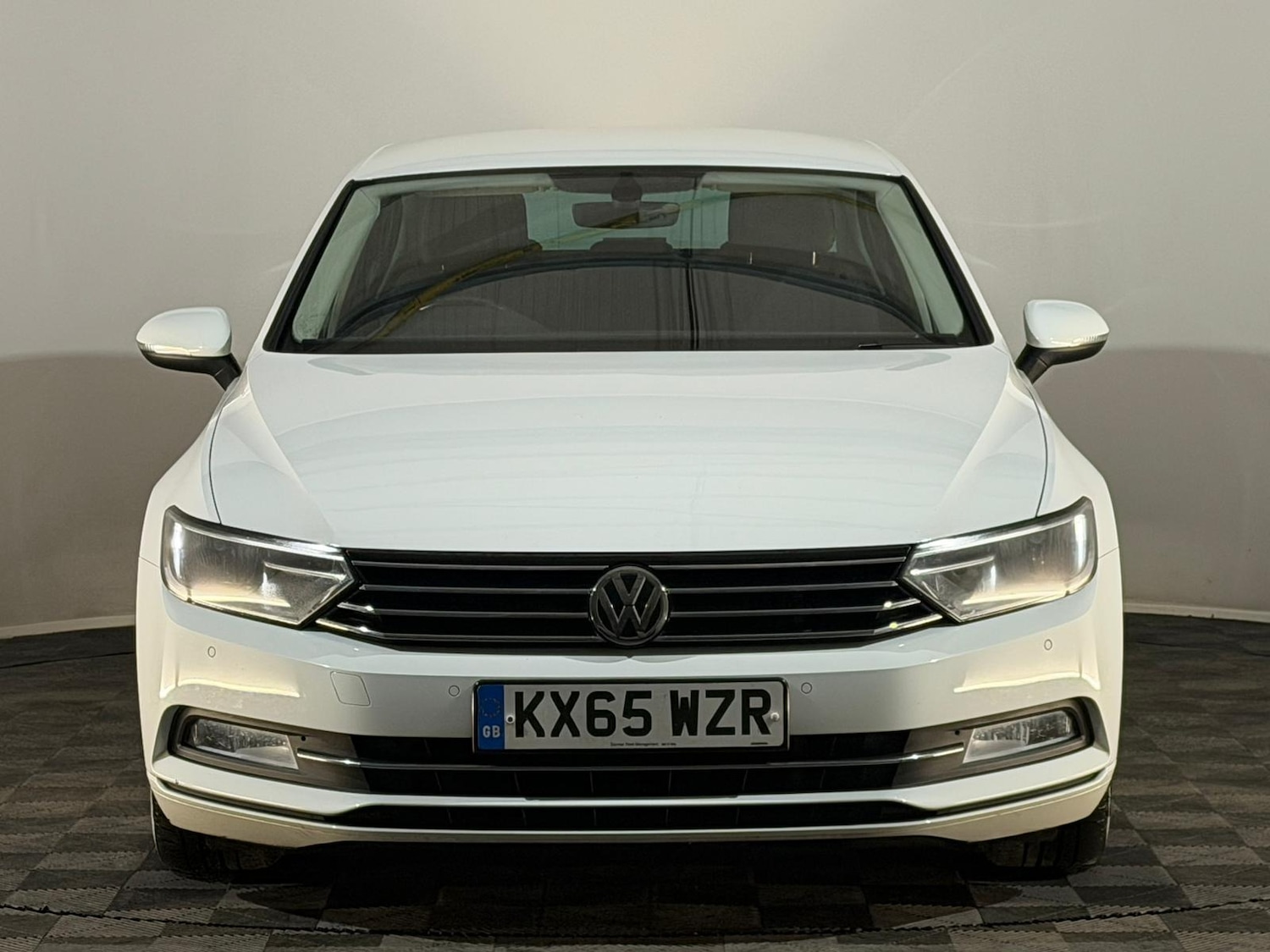 Used Volkswagen Passat 2015 for sale - 77340610: Photo 2
