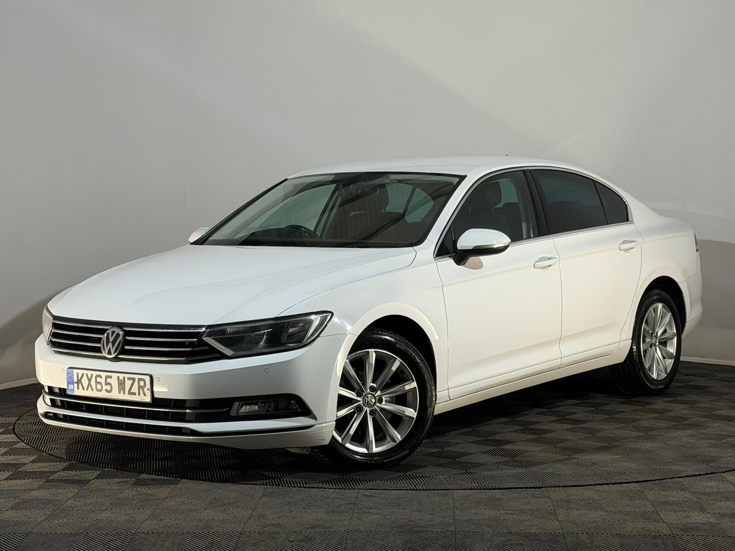 Used Volkswagen Passat 2015 for sale - 77340610: Photo 3