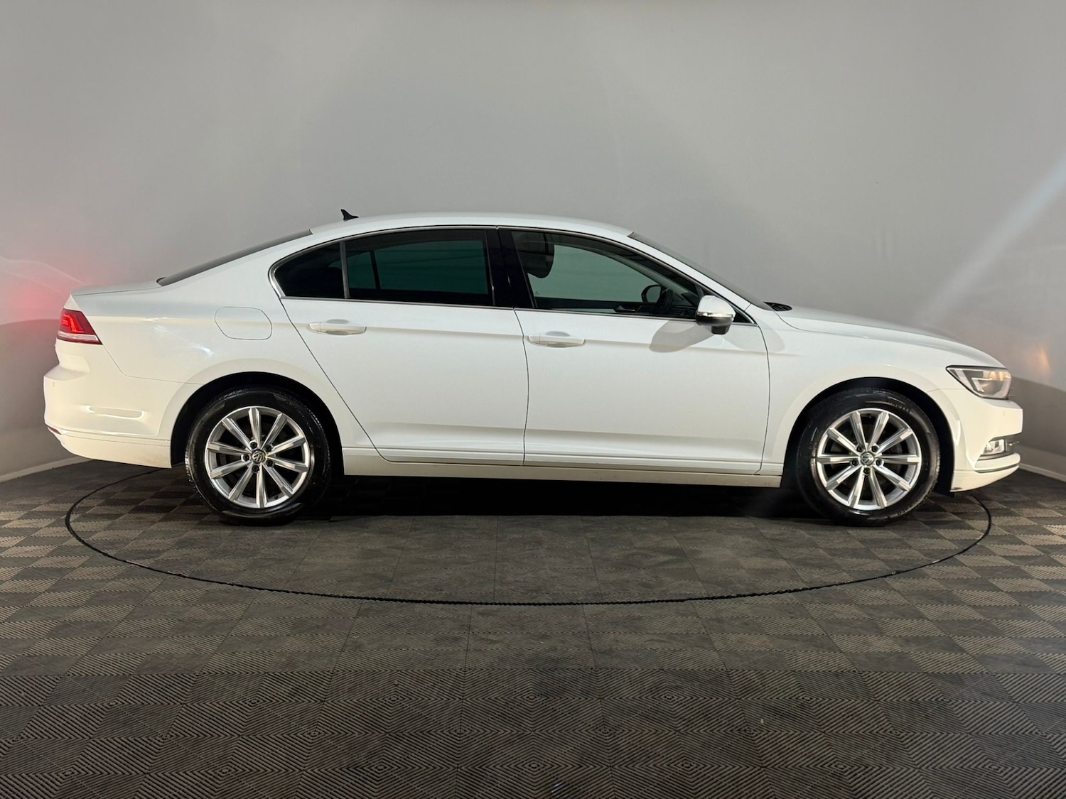 Used Volkswagen Passat 2015 for sale - 77340610: Photo 4