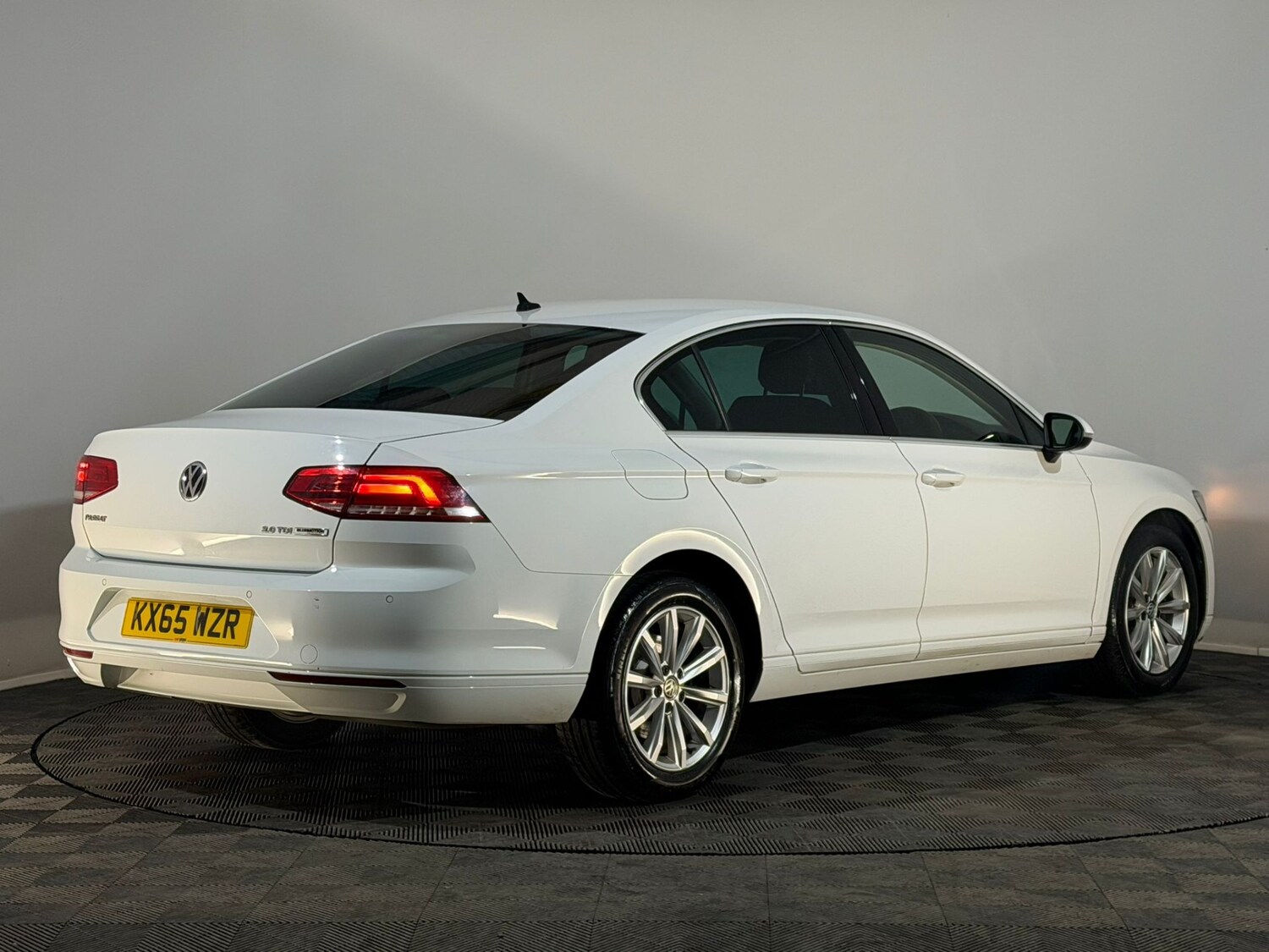 Used Volkswagen Passat 2015 for sale - 77340610: Photo 6