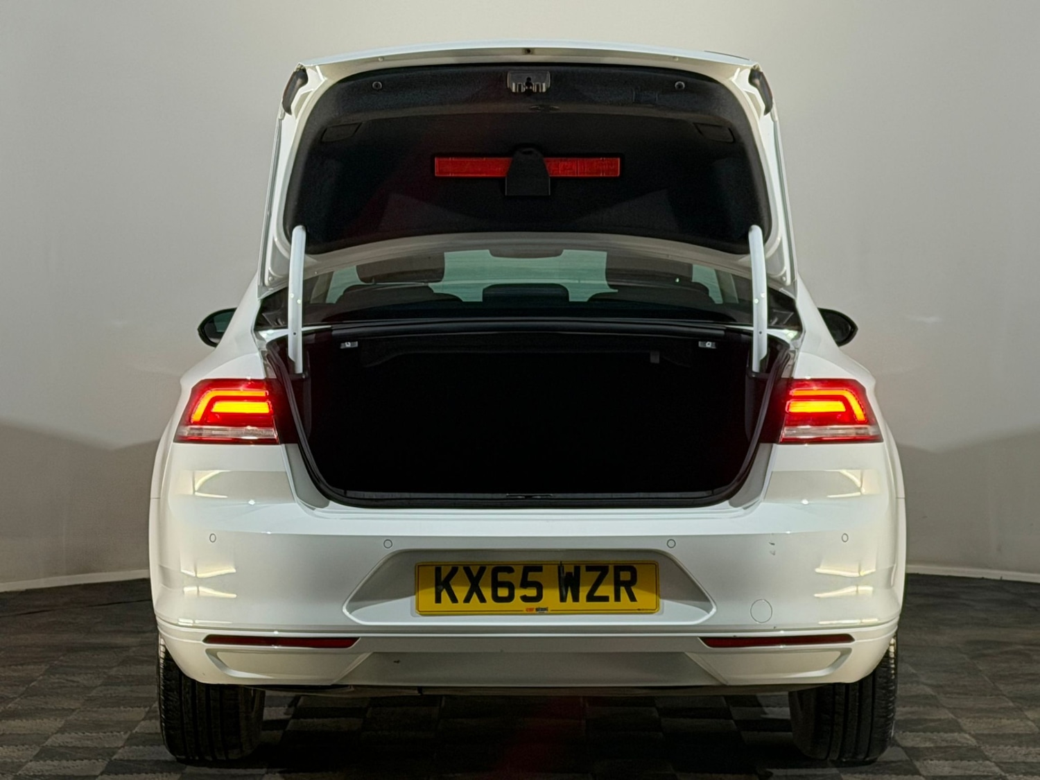 Used Volkswagen Passat 2015 for sale - 77340610: Photo 8