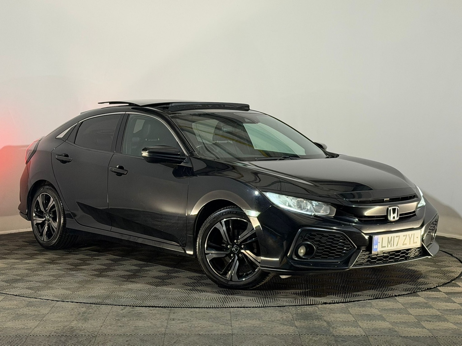 Used Honda Civic 2017 for sale - 77617356: Photo 1