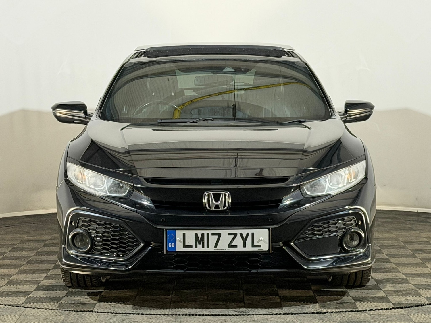 Used Honda Civic 2017 for sale - 77617356: Photo 2