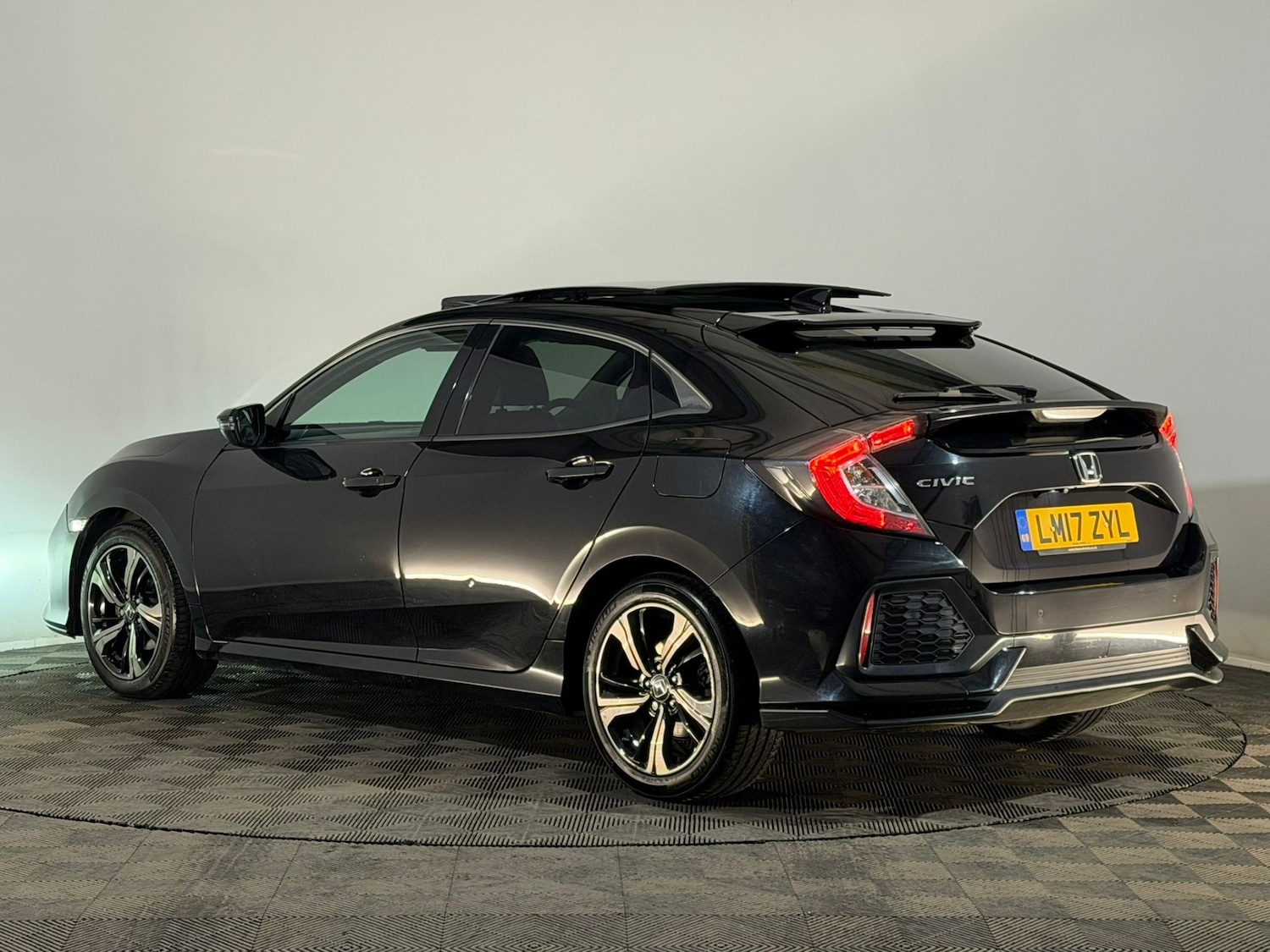 Used Honda Civic 2017 for sale - 77617356: Photo 9