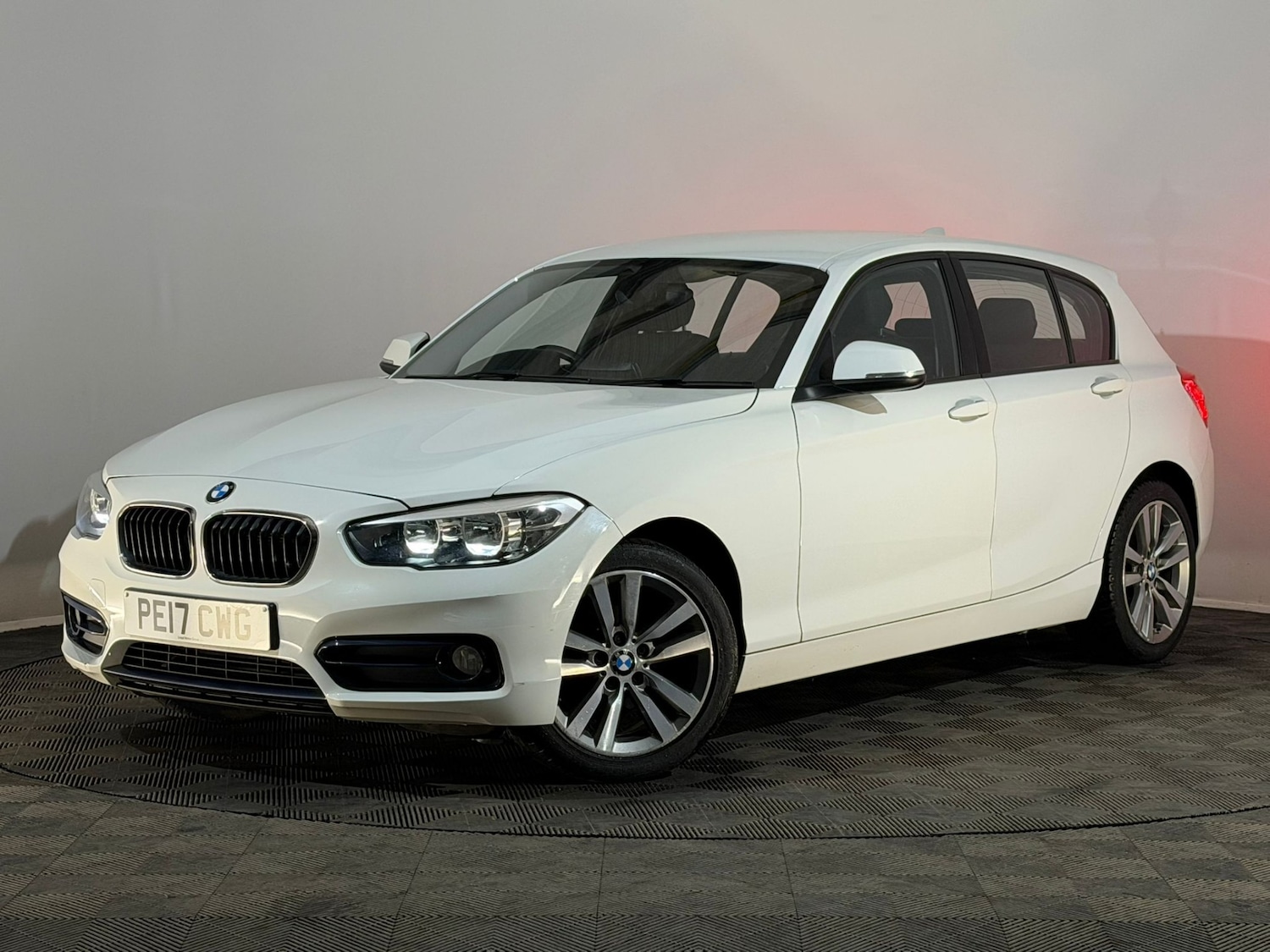 Used BMW 1 Series 2017 for sale - 77801880: Photo 2