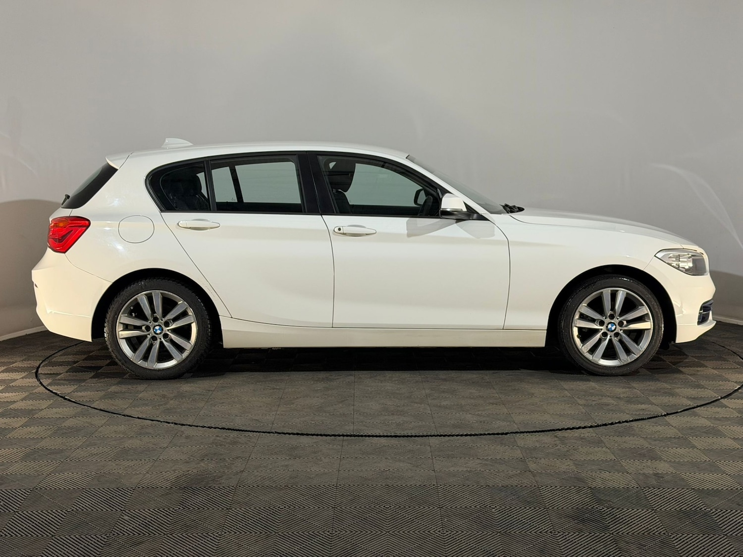 Used BMW 1 Series 2017 for sale - 77801880: Photo 3
