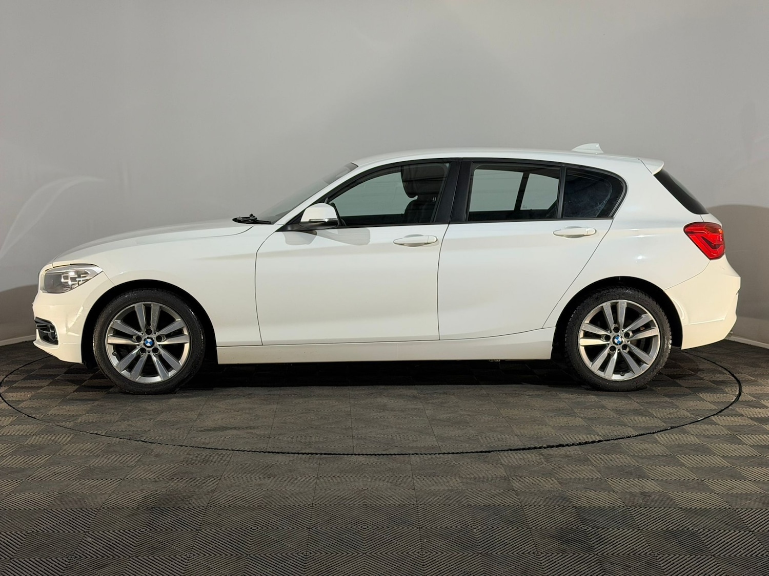 Used BMW 1 Series 2017 for sale - 77801880: Photo 4