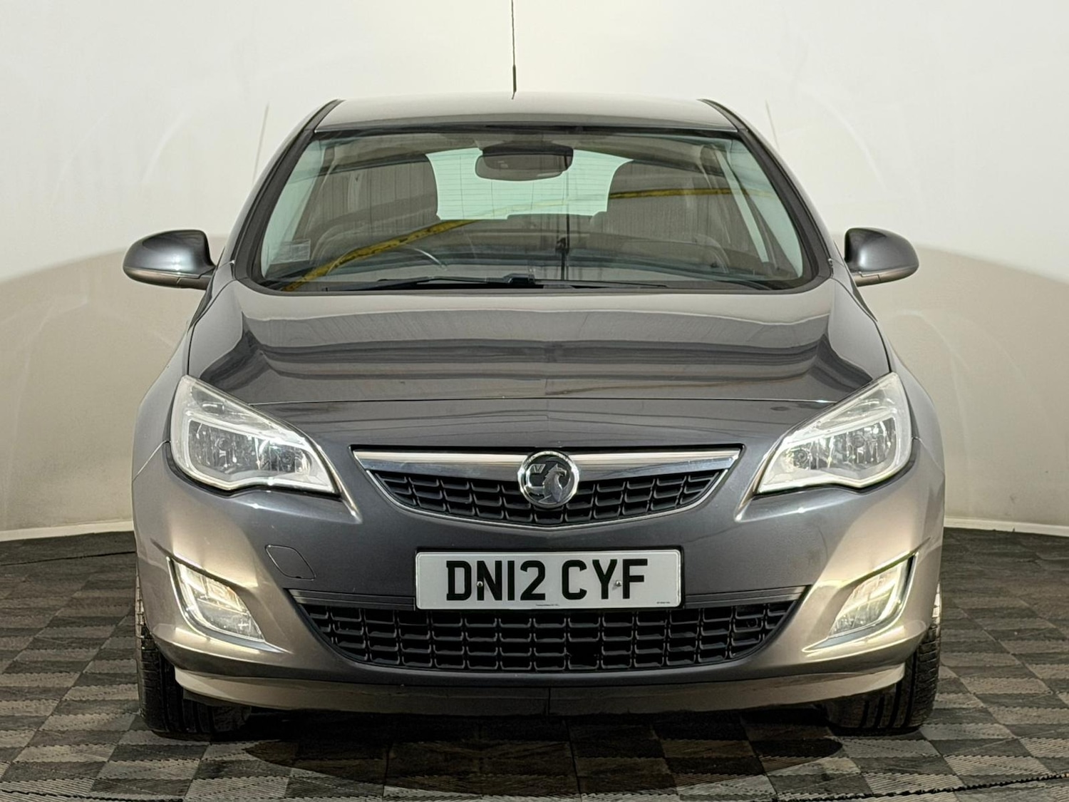 Used Vauxhall Astra 2012 for sale - 76547966: Photo 2