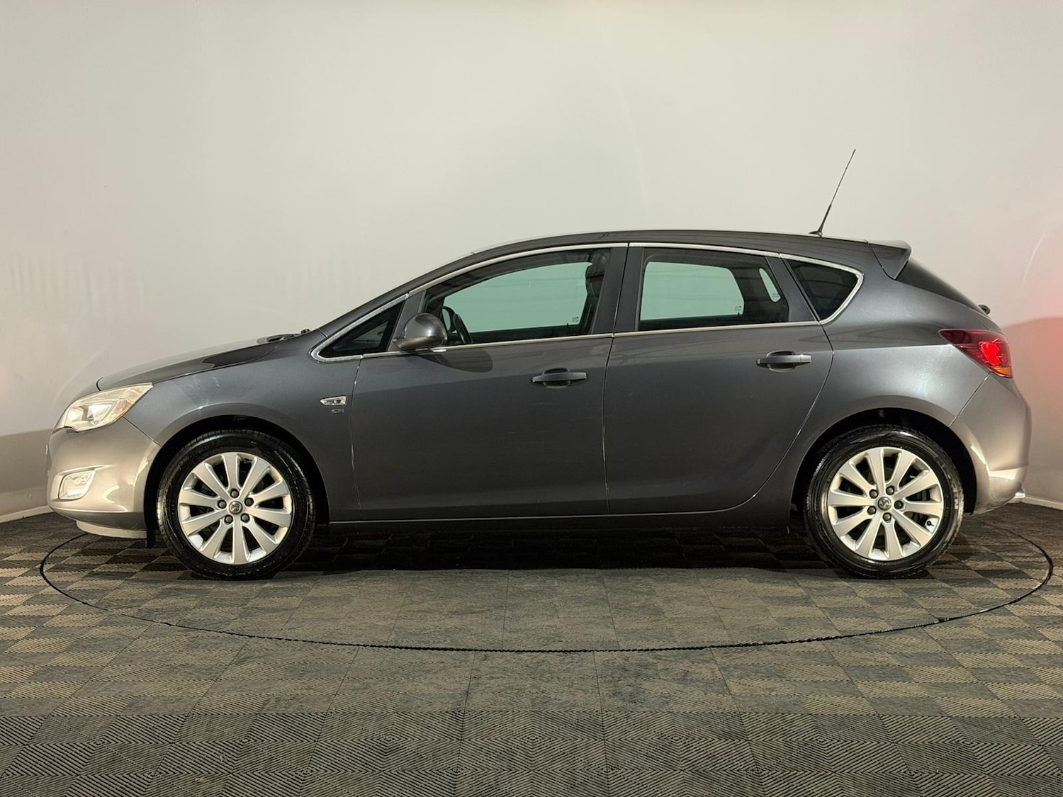 Used Vauxhall Astra 2012 for sale - 76547966: Photo 5