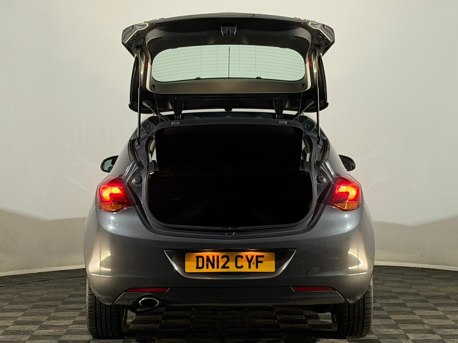 Used Vauxhall Astra 2012 for sale - 76547966: Photo 8