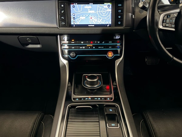 Used Jaguar XF 2018 for sale - 76170892: Photo 14
