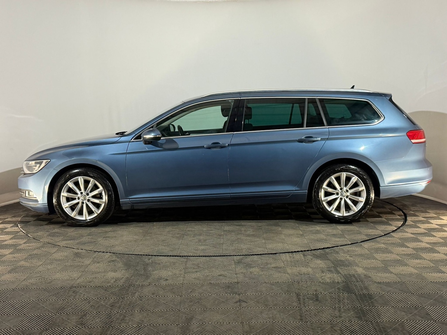 Used Volkswagen Passat 2016 for sale - 77617874: Photo 5