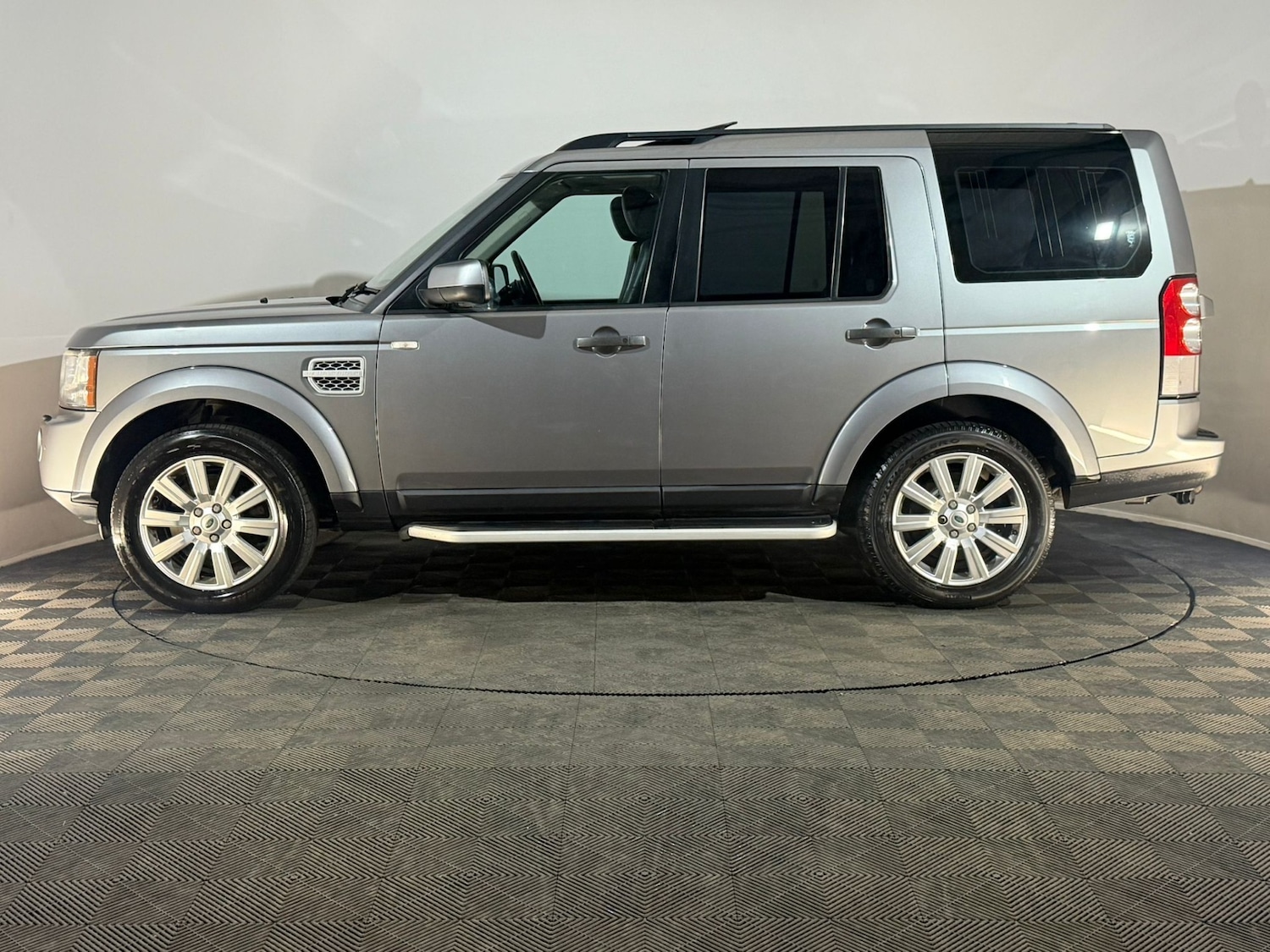 Used Land Rover Discovery 2012 for sale - 77648298: Photo 5