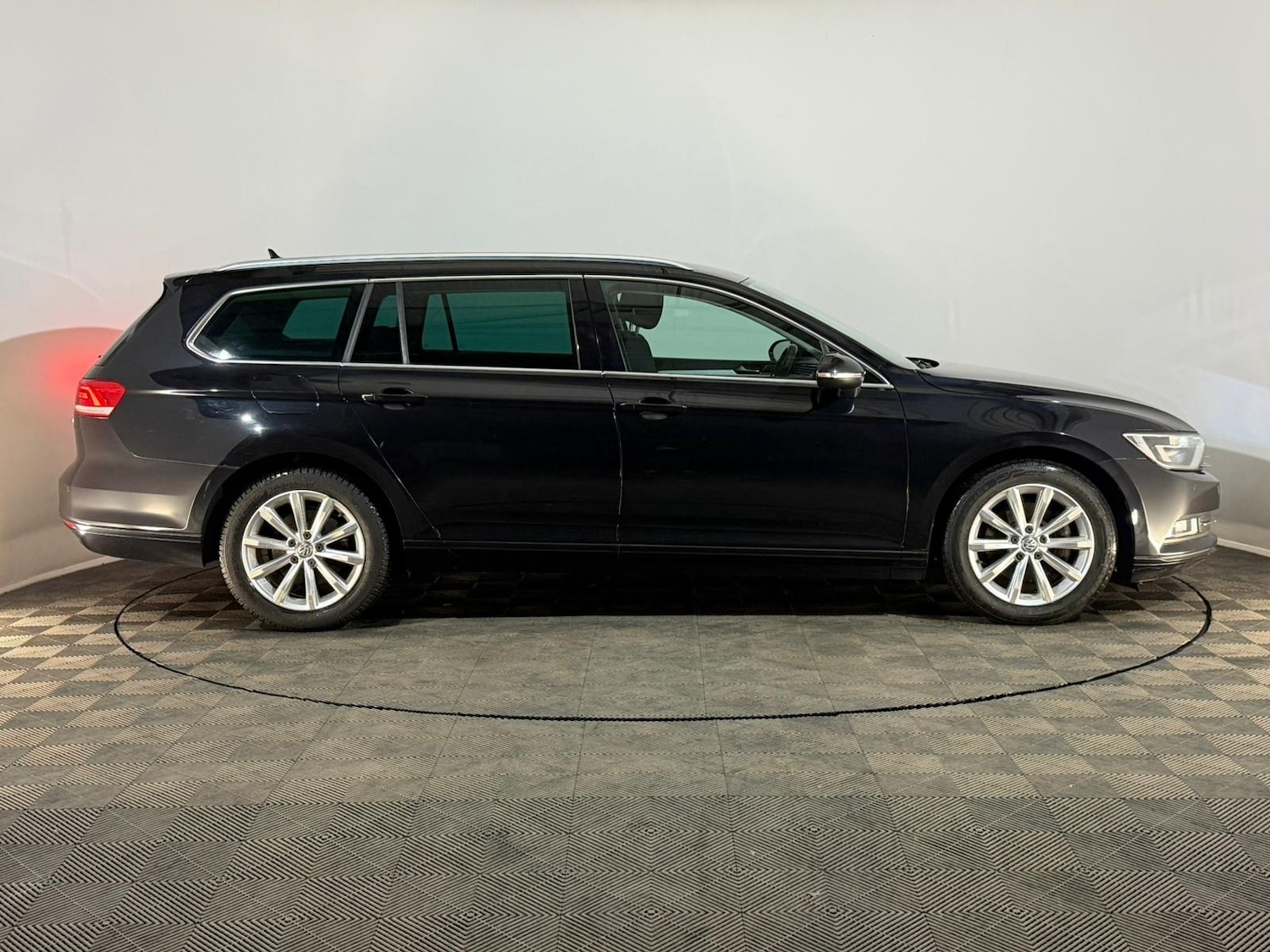 Used Volkswagen Passat 2017 for sale - 77979816: Photo 4