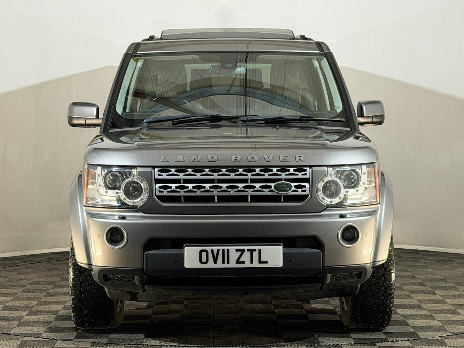 Used Land Rover Discovery 2011 for sale - 76706767: Photo 2