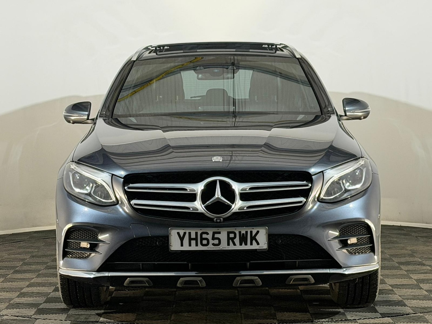 Used Mercedes-Benz GLC 2016 for sale - 76895833: Photo 2