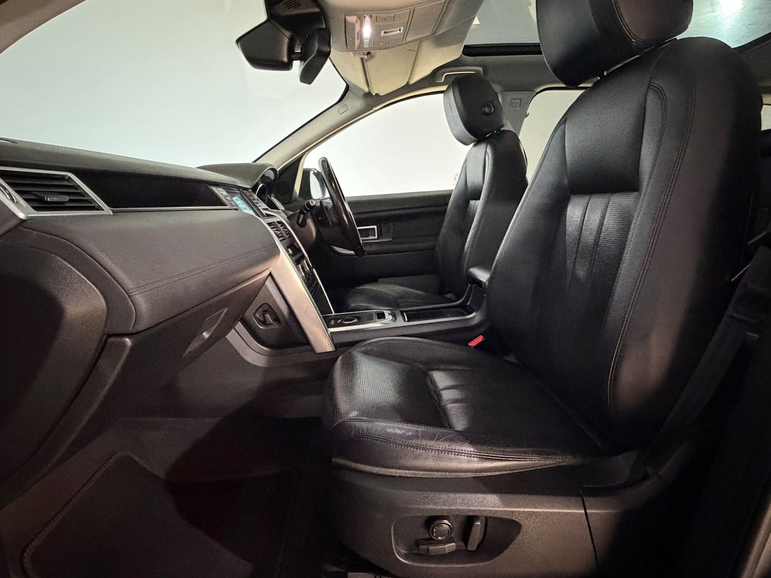 Used Land Rover Discovery Sport 2017 for sale - 76618062: Photo 15