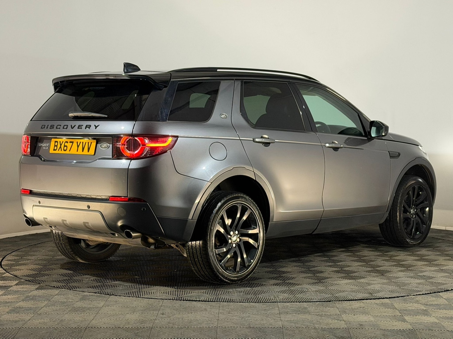 Used Land Rover Discovery Sport 2017 for sale - 76618062: Photo 4