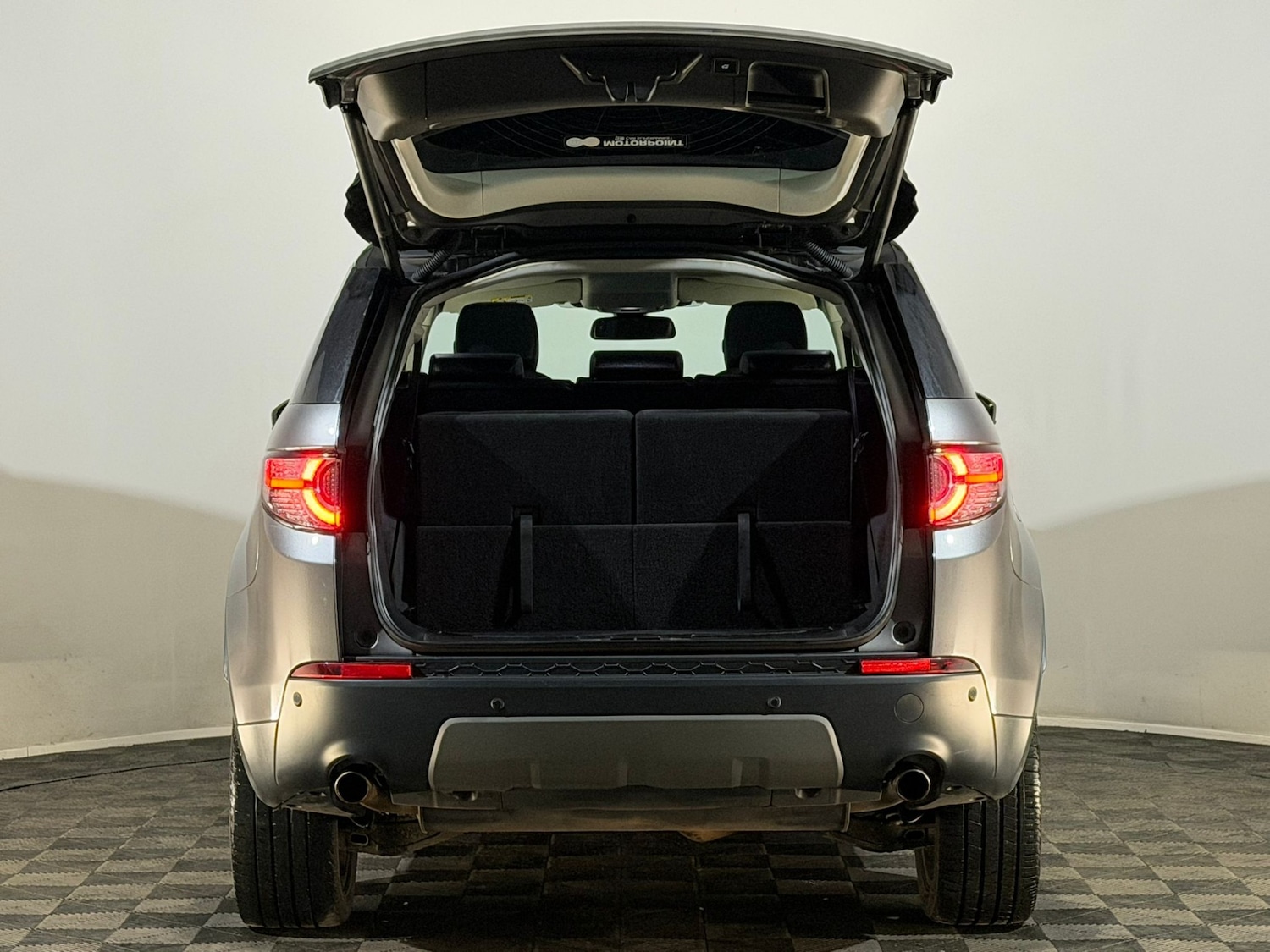 Used Land Rover Discovery Sport 2017 for sale - 76618062: Photo 6