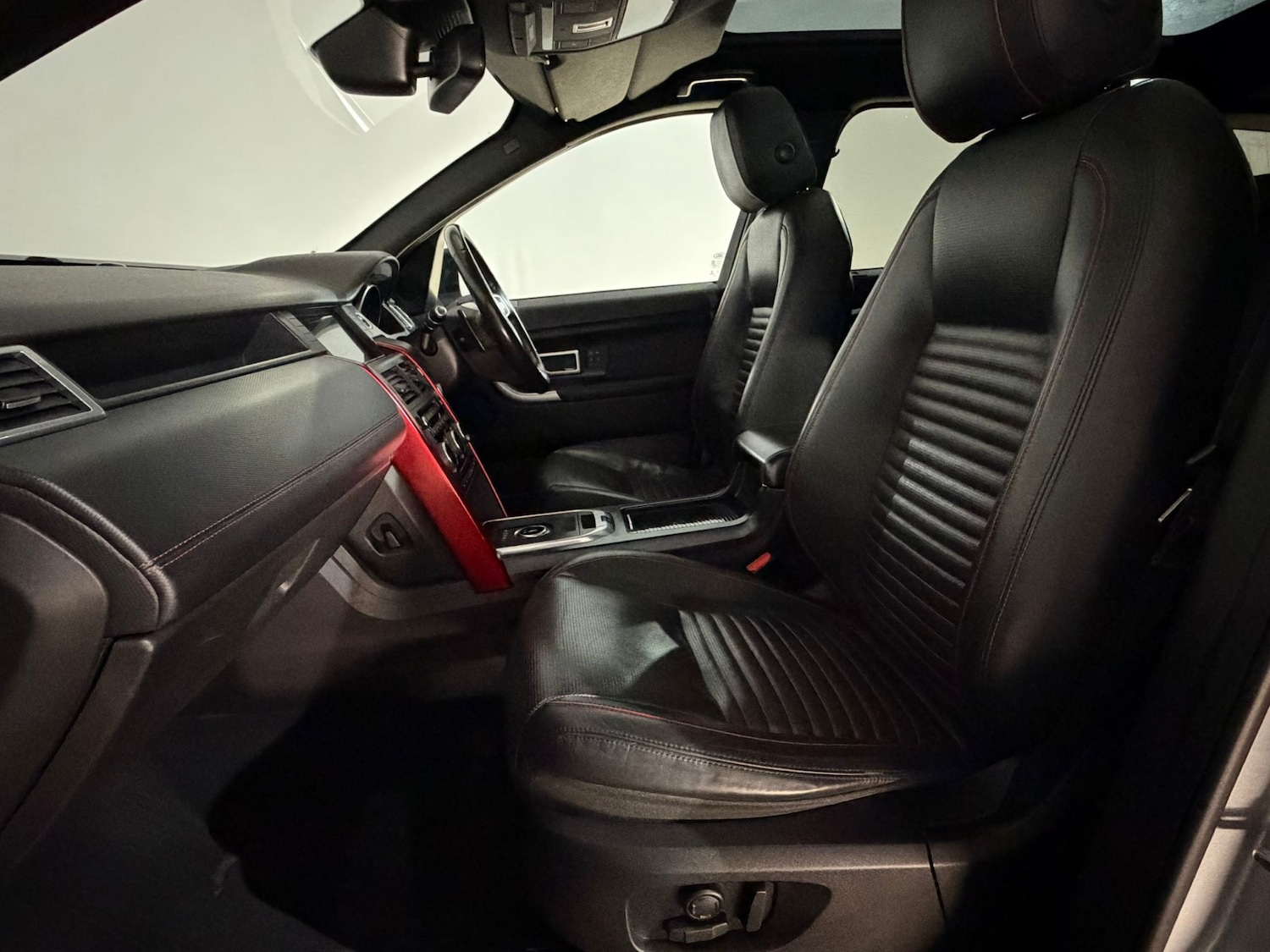 Used Land Rover Discovery Sport 2017 for sale - 77833828: Photo 17